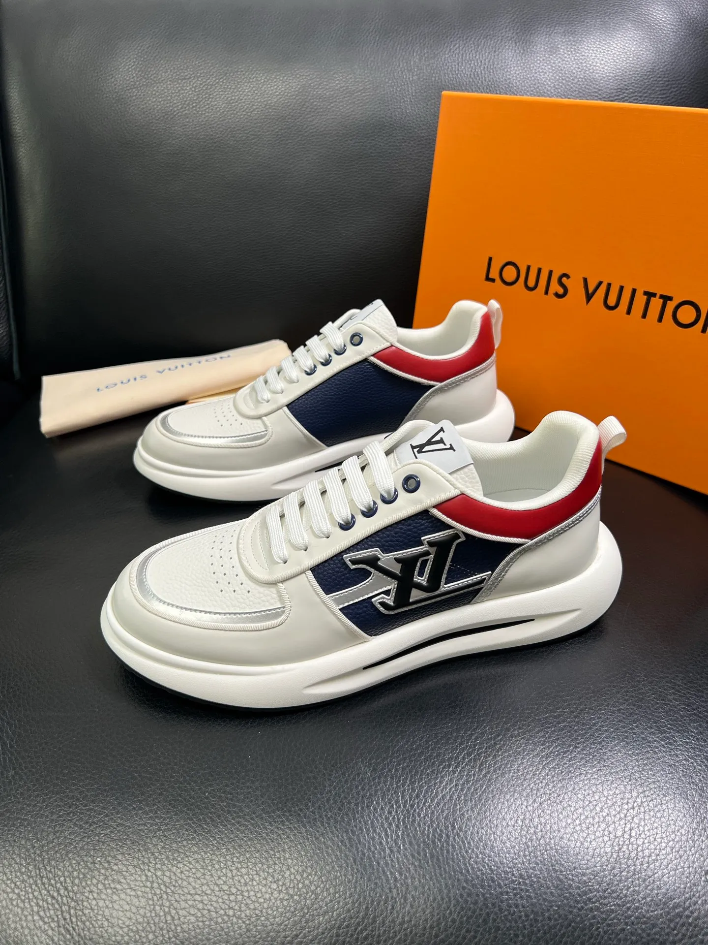 Men's shoes💰800 Lv 🔍Top purchasing agent🇮🇹 Louis Vuitton, the sports sneaker counter is synchronized, the uppers are imported from Italy, high-quality splicing colorful and complex crafts, the imported mesh padding is soft and comfortable, soles: original soles specially provided by the original factory, T men's men's shoes 💰U exclusive movable molded soles are super comfortable, original factory and single goods, 🔍🔍high quality, you can enter and exit the counter at will, welcome to compare, code number 38-44 (customized 45) 85871